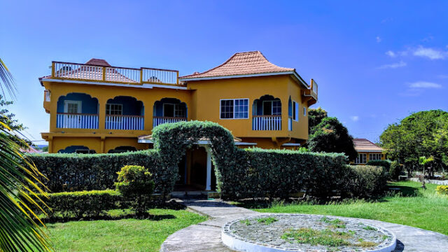 Casa-Lagoona-Hotel-1.jpg