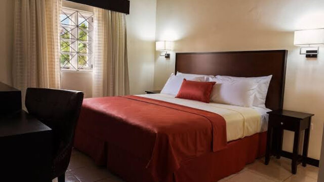 Shirley-Retreat-Hotel-1.jpg