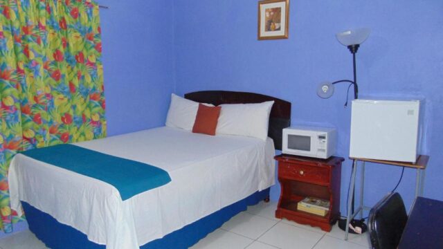 Tropical-Manor-Inn-2.jpg
