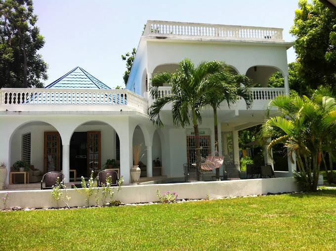 By the Sea Vacation Home and Villa