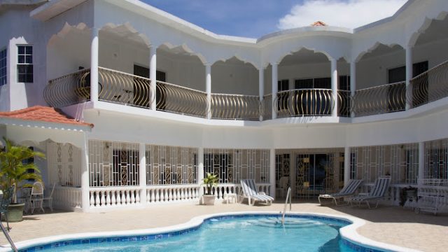 Chateau De La Rose Bed & Breakfast 1