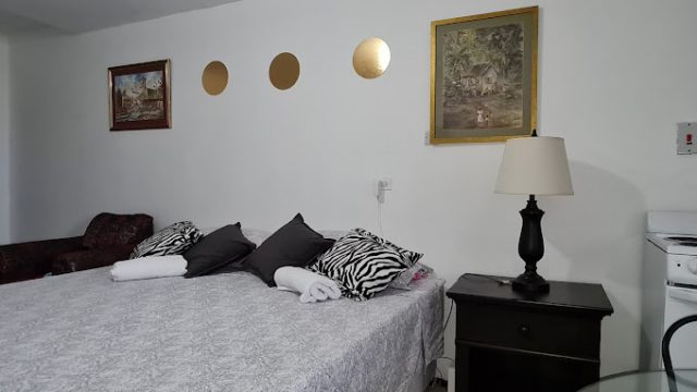 Comfort Inn by Donhead 1