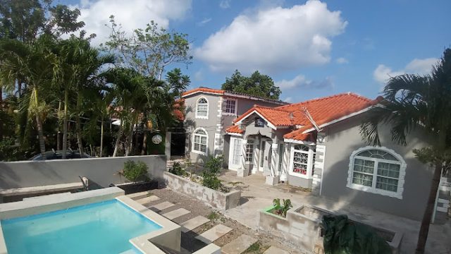 Csompó Silver Manor 1