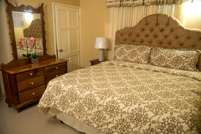 Dela-de-Rose Guest House 2