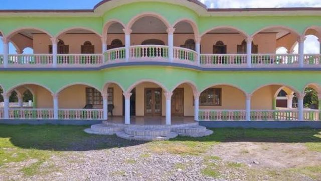 Dolphin Bay Yoga Guest House 2