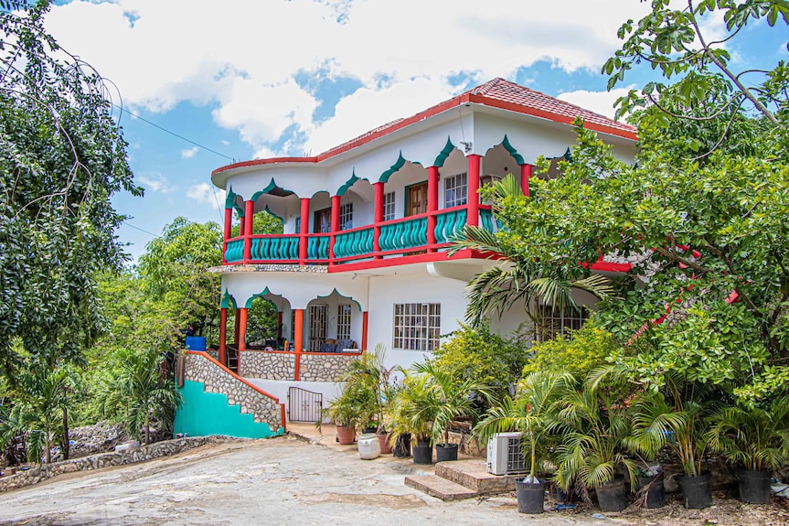 Haley’s Paradise at Blue Hole