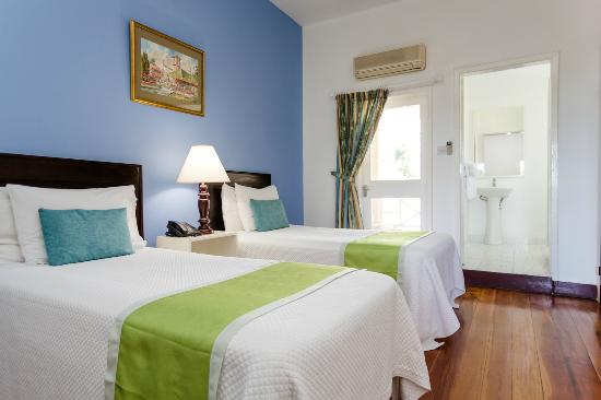 Home Away Liguanea 1