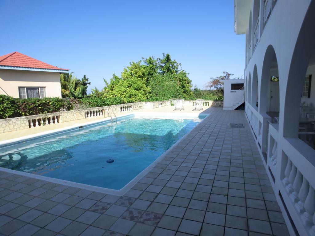 Kenwood Villas & Suites