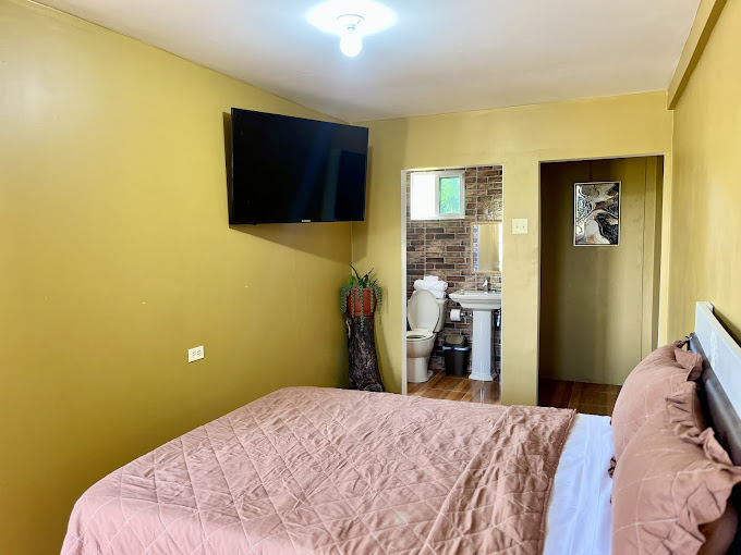 Royale Flush Bar Grille Suites