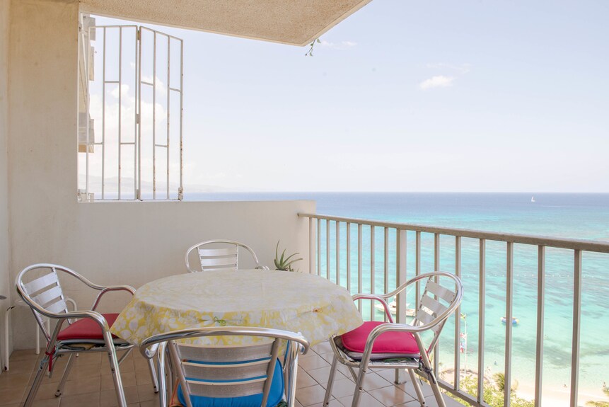 Sky Box Beach Suite at Montego Bay Club