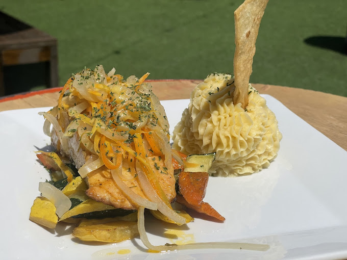 Di Lot Restaurant & Bar 1