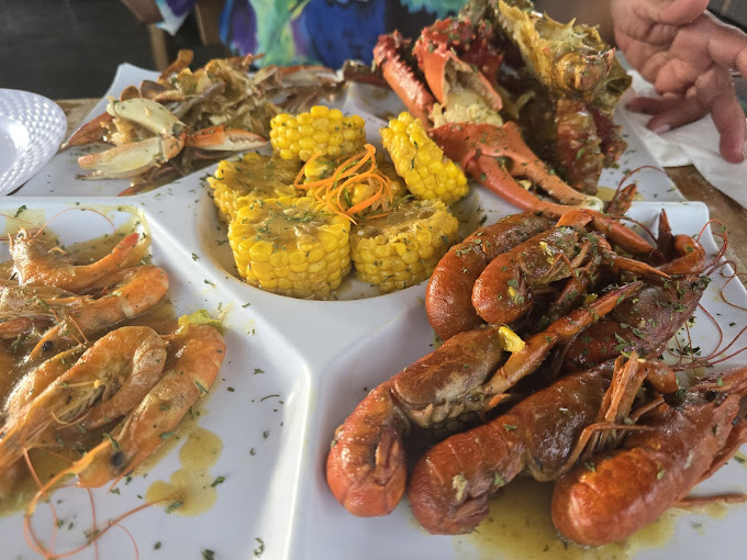 Lucky Crab Seafood Bar & Grill 3