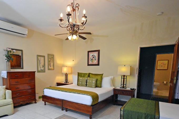 Blue-House-Boutique-2