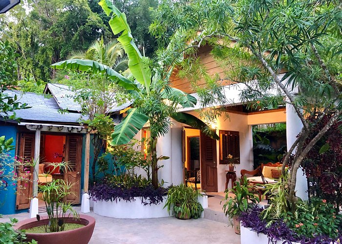 Blue-House-Boutique-3