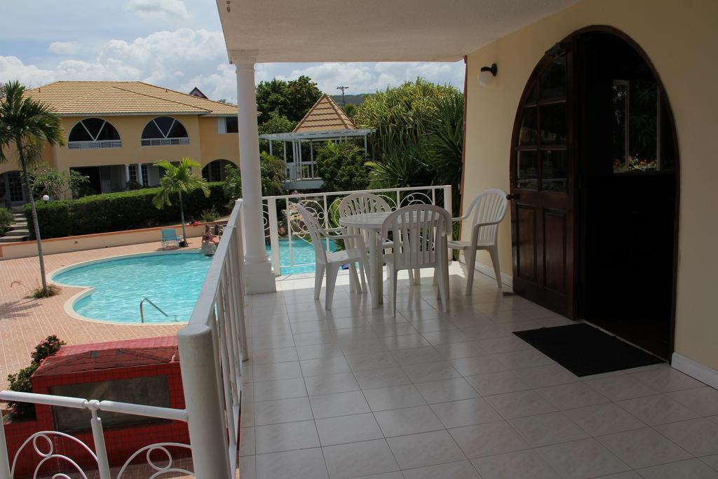 Atrium-at-Ironshore-Hotel-3