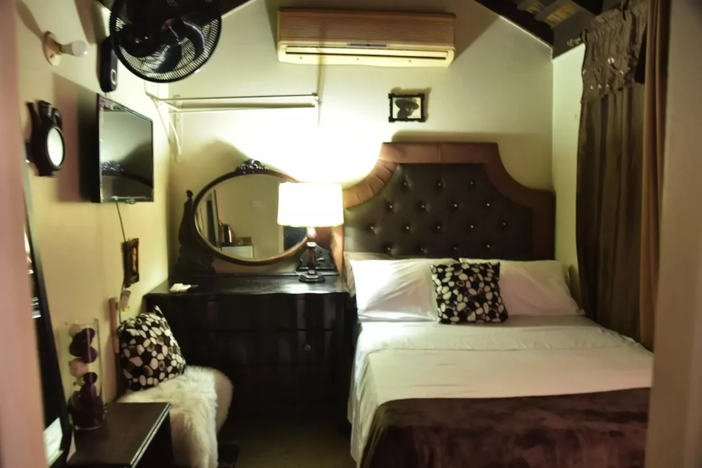 Barbican-bed-and-breakfast-at-Dillsbury-3