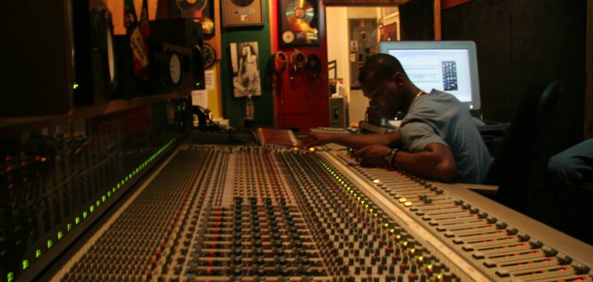 tuff-gong-recording-studio-2