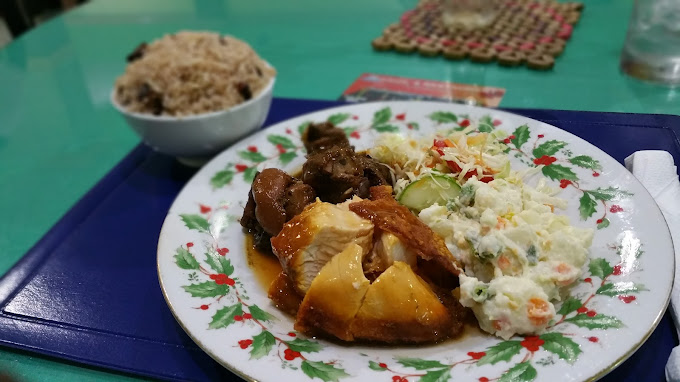 Cecil's Restaurant & Lounge 2