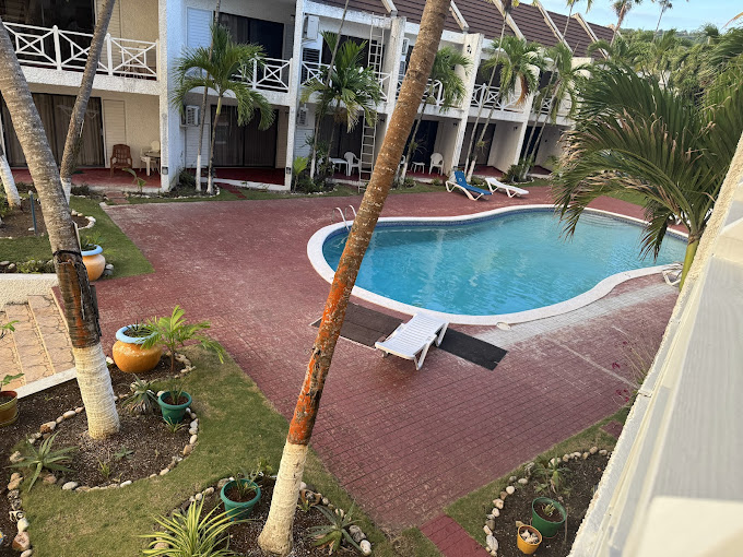 Chrisanns Beach Resort 1