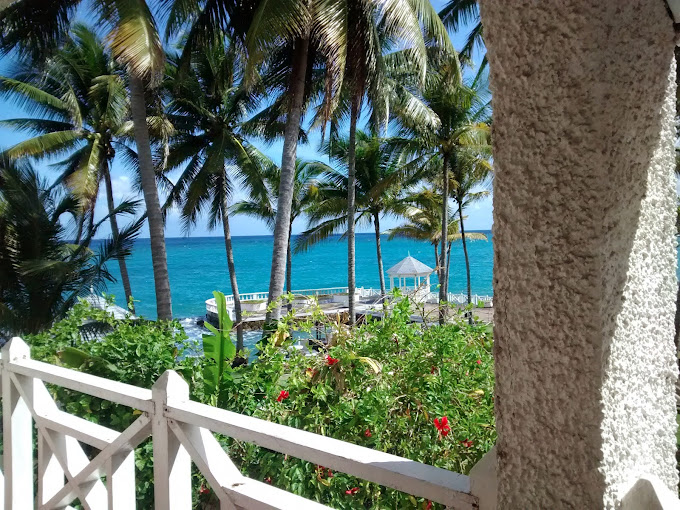 Chrisanns Beach Resort 3