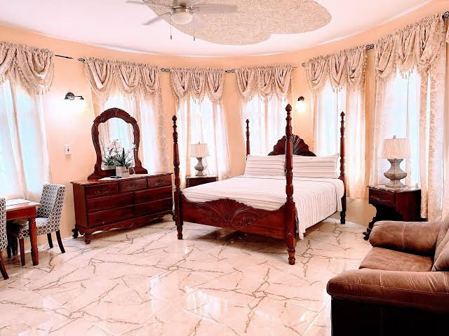 Dela-de-Rose Guest House 2