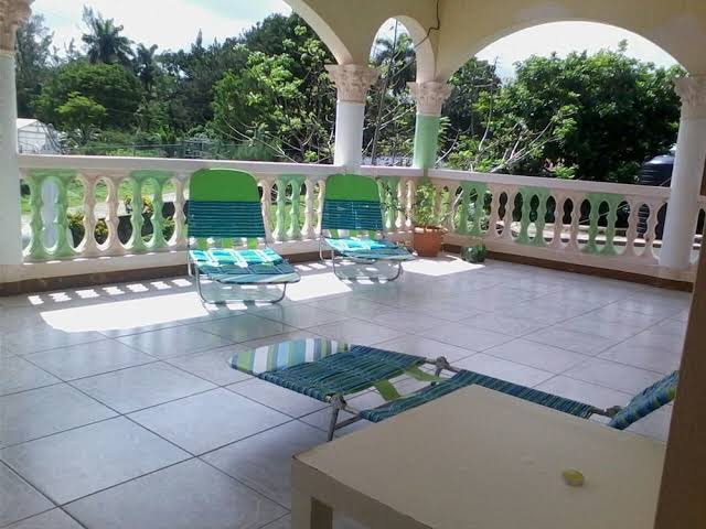 Dolphin Bay Yoga Guest House 2