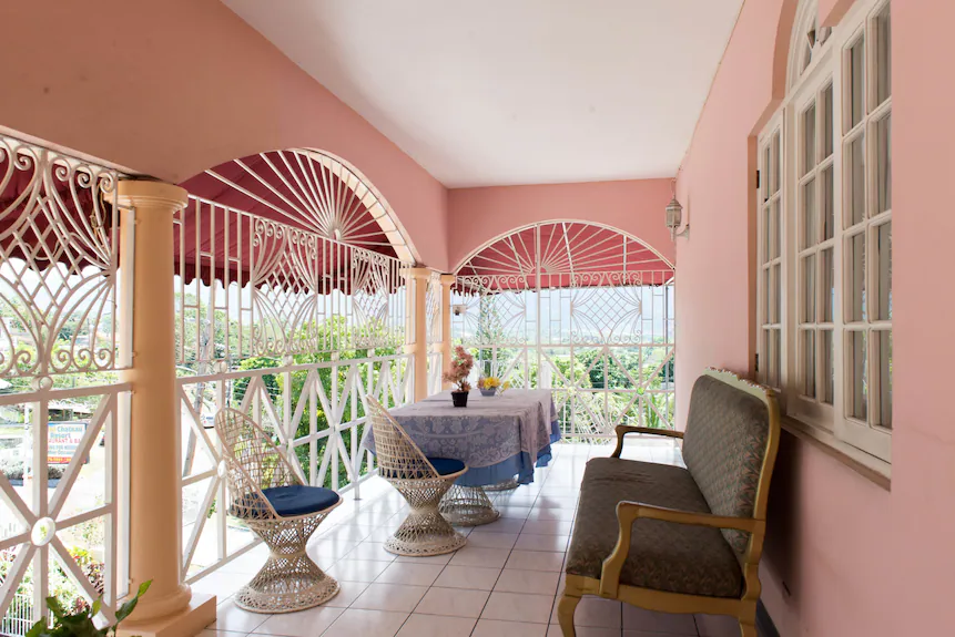 Gibb's Chateau Resort 2