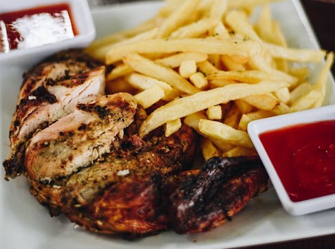 Janga's Soundbar & Grill 3