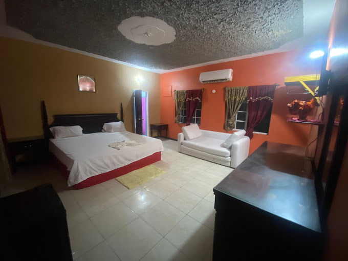 Vivienne's Guest House 3