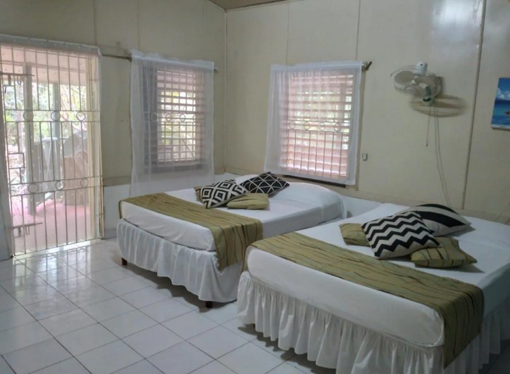 Moves Rasta Cottage Guesthouse 1