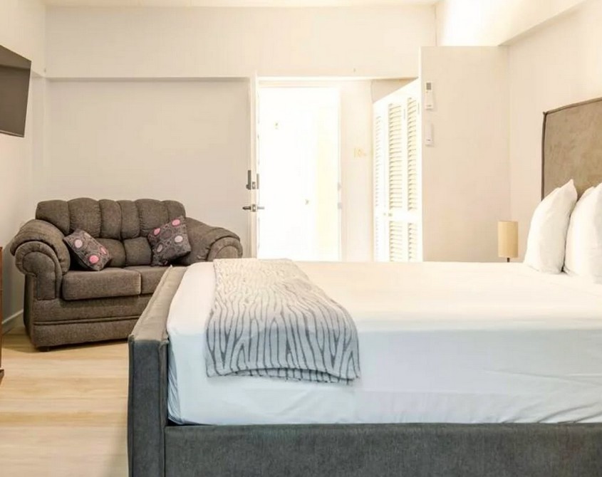 Pineapple Court Hotel 3