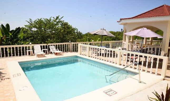 Retreat Guesthouse Luxury Suites 5