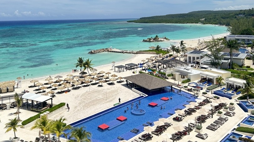 Royalton Hideaway Blue Waters 1